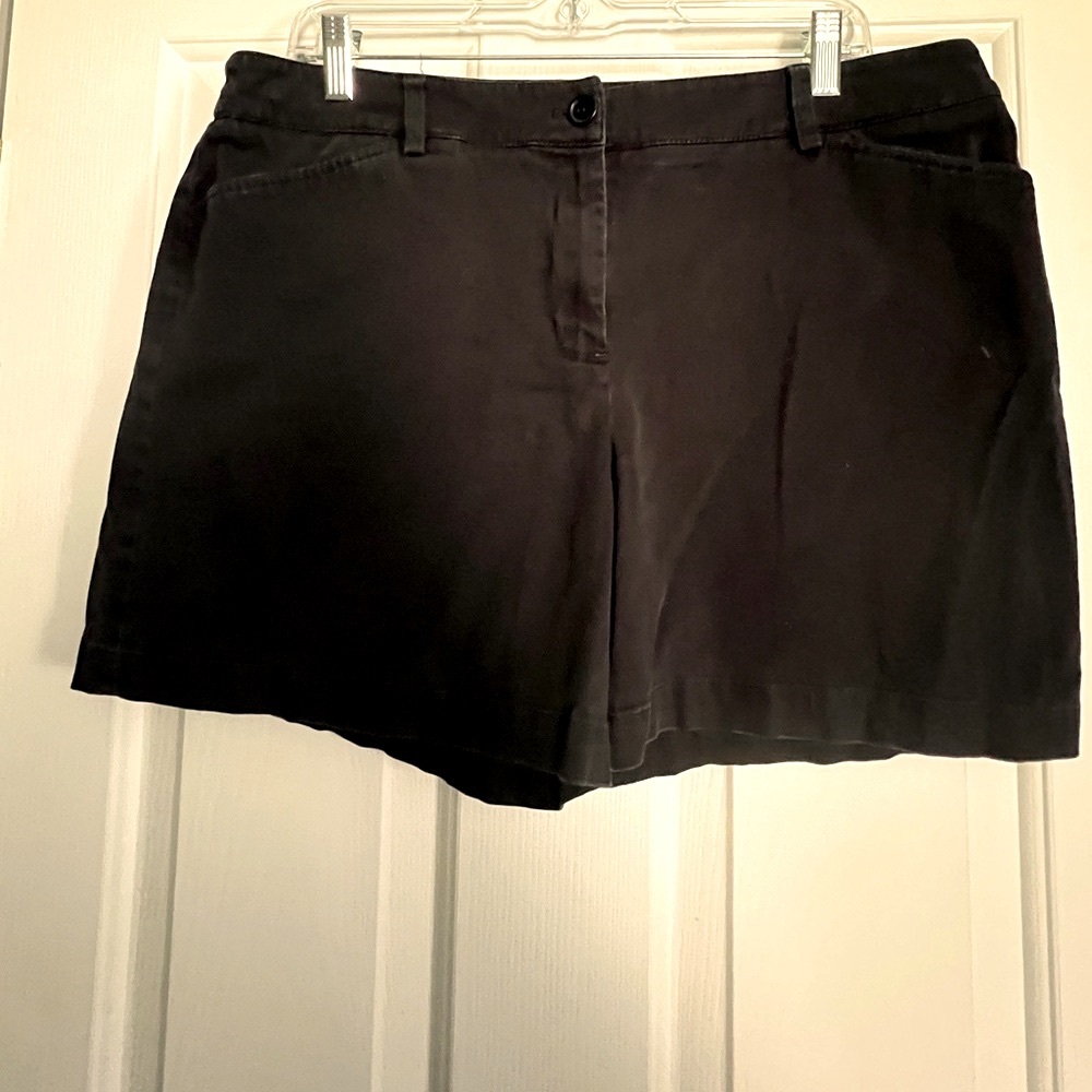 Jones New York stretch shorts in size 14.